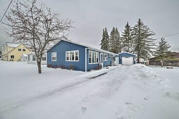 Cozy Houghton Lake Heights Cottage W/ Private Yard