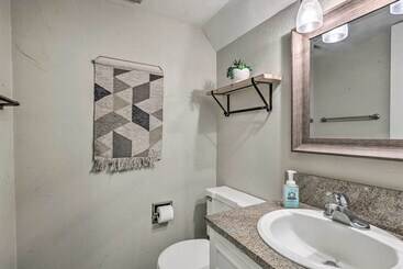 Cozy Omaha Home: Walk To Dining, Pets Welcome