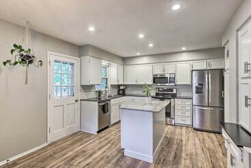 Cozy Omaha Home: Walk To Dining, Pets Welcome