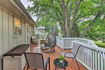 Cozy Omaha Home: Walk To Dining, Pets Welcome