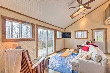 Hendersonville Cabin W/ Hot Tub, Views & Fire Pit!