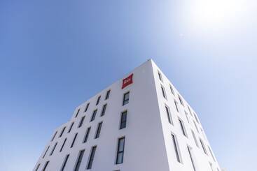 هتل Ibis Marseille Marignane Technopole