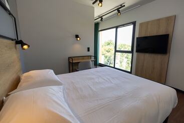 هتل Ibis Marseille Marignane Technopole