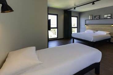 هتل Ibis Marseille Marignane Technopole