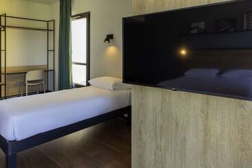 هتل Ibis Marseille Marignane Technopole