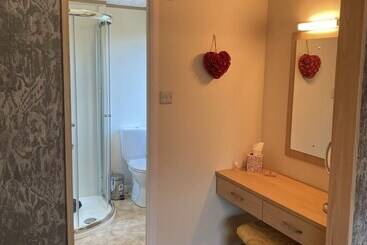 Immaculate 3 Bed Lodge In Otley