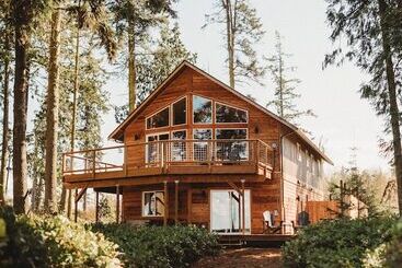 هتل Woodland Bluff