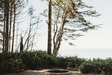 هتل Woodland Bluff