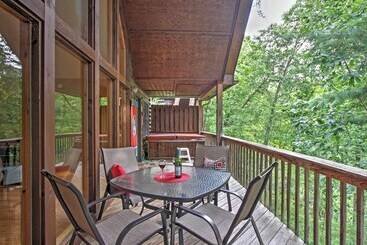 Сельский дом Idyllic Cabin W/ Hot Tub < 2 Mi To Dollywood!
