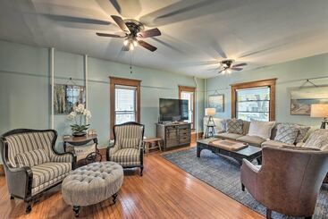 Luxe Lake Geneva Retreat In Downtown!