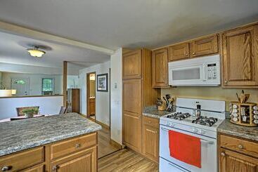 Manistee Home W/ Fire Pit ~ 2 Mi To Beach!