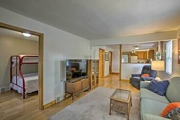 Manistee Home W/ Fire Pit ~ 2 Mi To Beach!