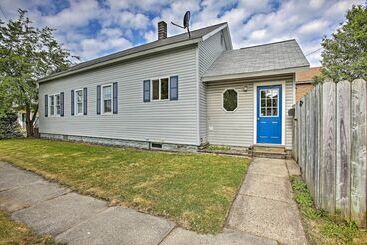 Manistee Home W/ Fire Pit ~ 2 Mi To Beach!