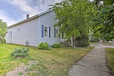 Manistee Home W/ Fire Pit ~ 2 Mi To Beach!