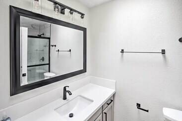 Modern Lake Havasu Retreat: Lake & Mountain Views!