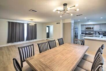 Modern Lake Havasu Retreat: Lake & Mountain Views!