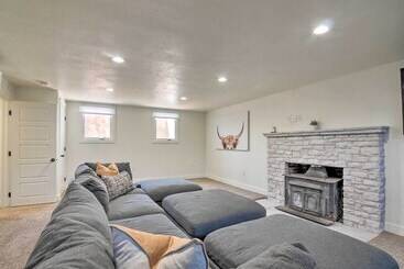 Modern Ranch House W/ Fire Pit & Valley Views