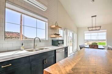 Modern Ranch House W/ Fire Pit & Valley Views