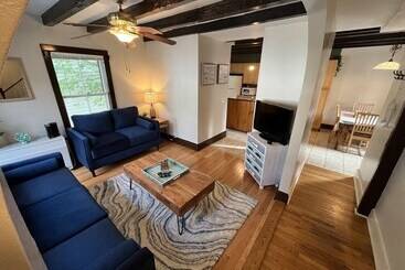 پانسیون Cozy 3br Beach House By The Sea