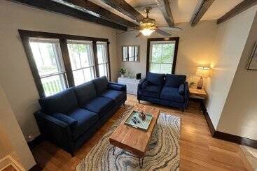 پانسیون Cozy 3br Beach House By The Sea
