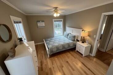 پانسیون Cozy 3br Beach House By The Sea