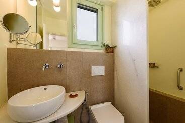 Plioni Villas & Suites