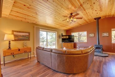 Prescott Hideaway W/ Deck, Sauna & Mountain Views!