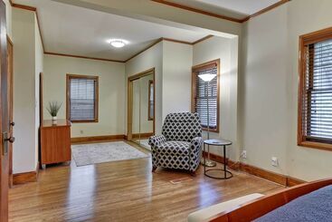 Quiet  Twin Ridge  Omaha House: Screened In Porch!