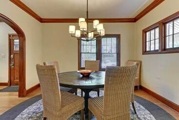 Quiet  Twin Ridge  Omaha House: Screened In Porch!