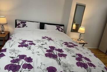 اقامتگاه Inviting 2 Bed Apartment Near Heathrow