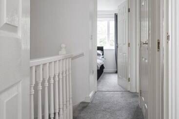 اقامتگاه House Sleeps7 Parking Garden Sportschannels