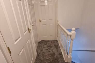 اقامتگاه House Sleeps7 Parking Garden Sportschannels