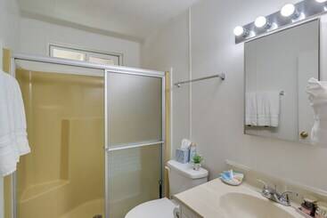 Riverfront Bullhead City House W/ Balcony!