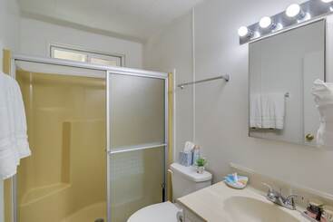 Riverfront Bullhead City House W/ Balcony!