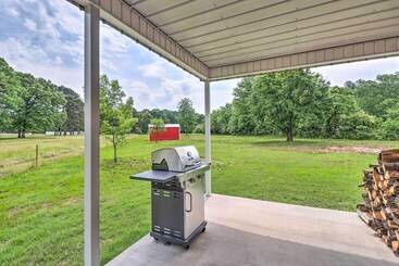 Rural Family Retreat < 3 Mi To Fishing & Boating!