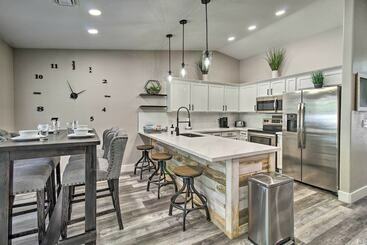 Show Low Family Home ~ 1 Block To City Park!