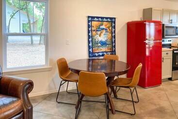بيت ريفى Stylish Lake O  The Cherokees Cabin W/ Patio!