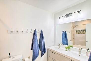 Sunny Tempe Escape: Central Location & Pool