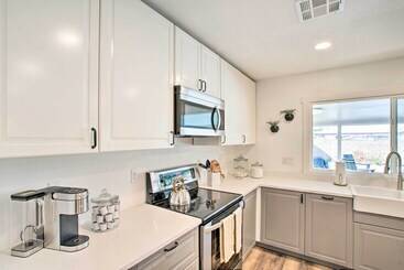 Sunny Tempe Escape: Central Location & Pool