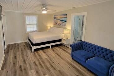Sunset Cottage West Palm Beach/close To Downtown/ Shops/ Pet Friendly