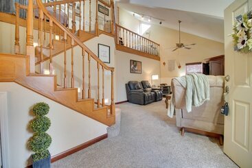 Tahlequah Duplex W/ Screened In Porch & Fire Pit!