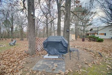 Tahlequah Duplex W/ Screened In Porch & Fire Pit!