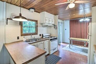 Edgemont Home W/ Deck ~ 9 Mi To Greers Ferry Lake!