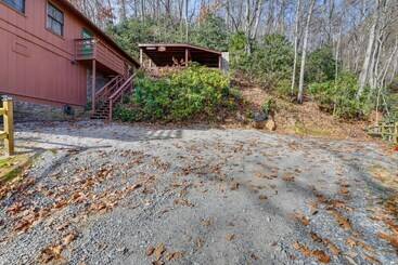 Villa Labri: Magical Maggie Valley Escape!