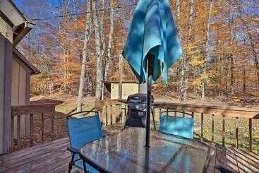 Сельский дом 1 Mi To Arrowhead Lake: Pocono Home W/ Fire Pit