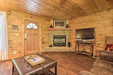 Cabin W/ Deck + Fireplace <3 Mi To Dollywood!