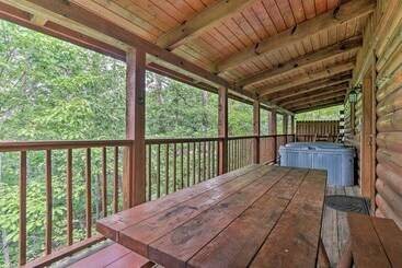 Cabin W/ Deck + Fireplace <3 Mi To Dollywood!