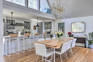 Chic East Hampton Retreat W/ Deck & View!