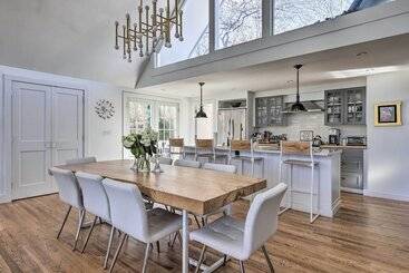 Chic East Hampton Retreat W/ Deck & View!