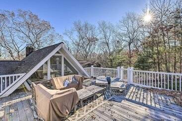 Chic East Hampton Retreat W/ Deck & View!